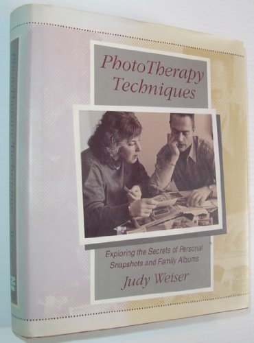 Phototherapy Techniques: Exploring the Secrets of Personal Snapshots and Family Albums Weiser, Judy
