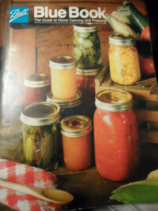 BALL THE BLUE BOOK : THE GUIDE TO HOME CANNING AND FREEZING COOKBOOK 1985 31TH EDITION [Paperback] Ball