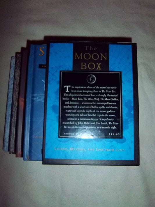 The Moon Box: Legends, Mystery and Lore from Luna : The Moon Goddess, Moon Lore, the WereWolf, Somium Miller, John and Smith, Tim