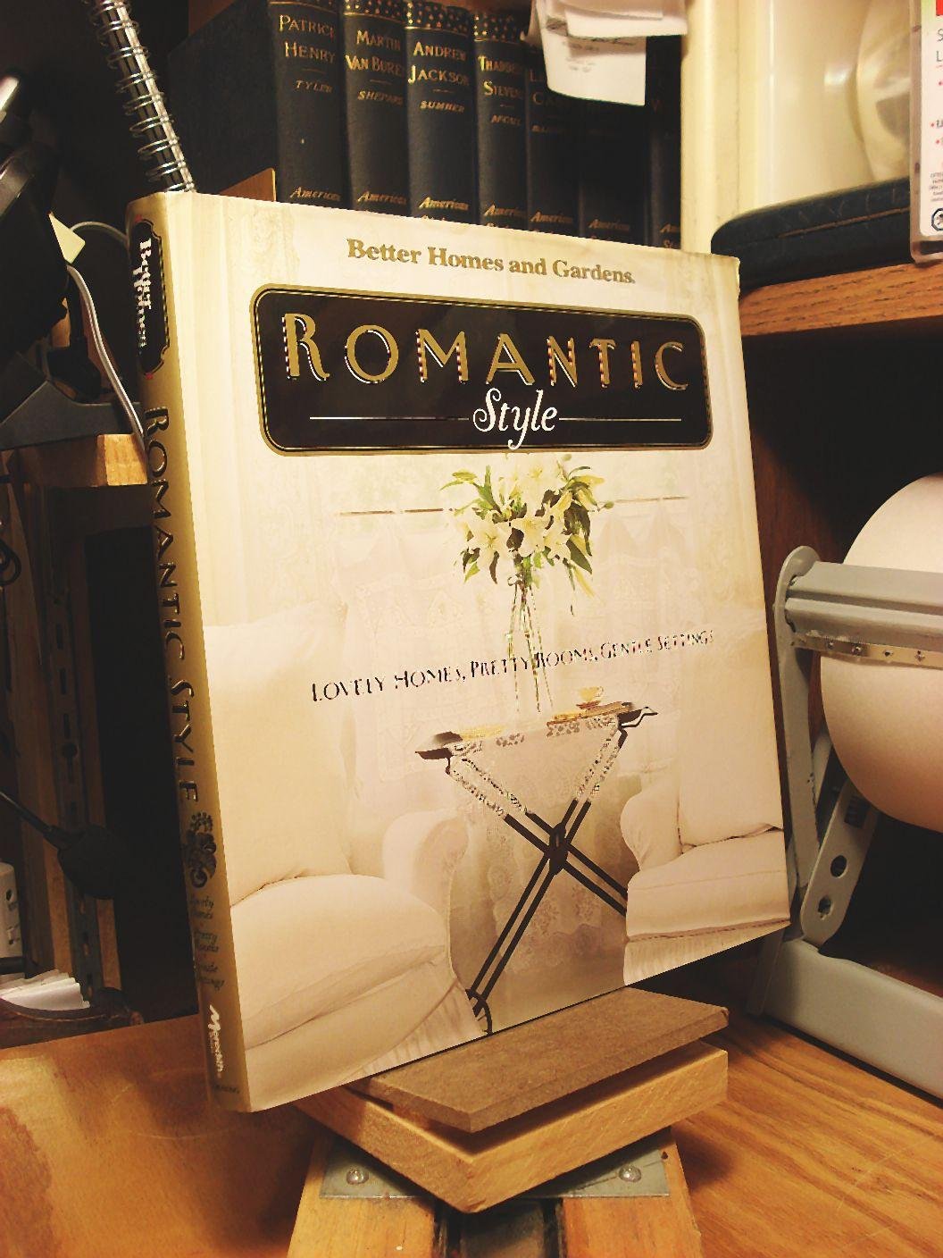 Romantic Style: Lovely Homes, Pretty Rooms, Gentle Settings (Better Homes & Gardens)