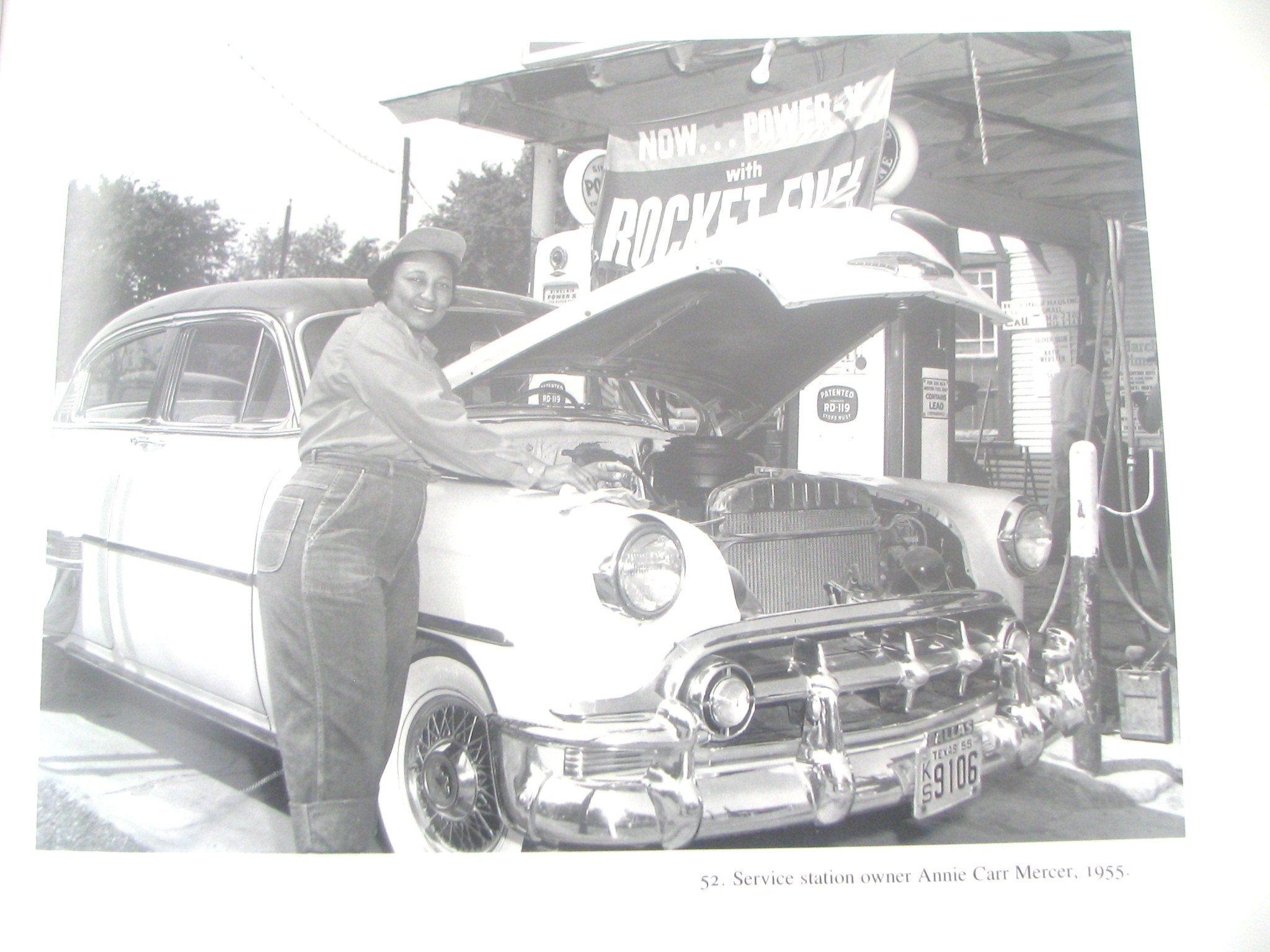 BEHOLD THE PEOPLE (Barker Texas History Center Series)