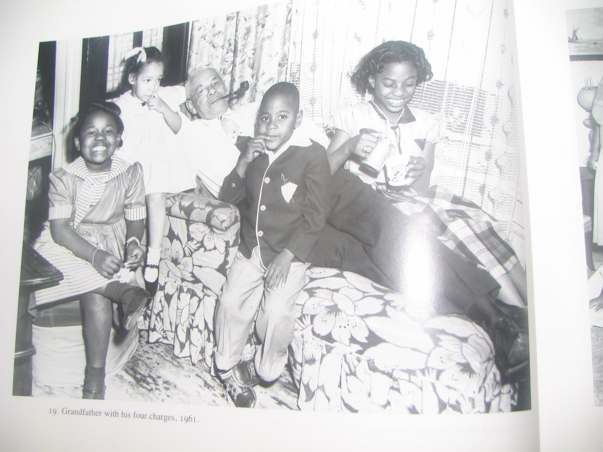 BEHOLD THE PEOPLE (Barker Texas History Center Series)