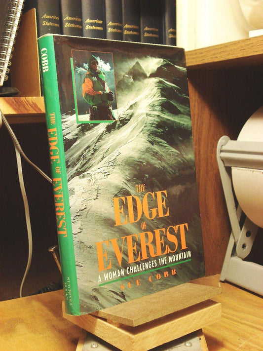 The Edge of Everest: A Woman Challenges the Mountain Cobb, Sue