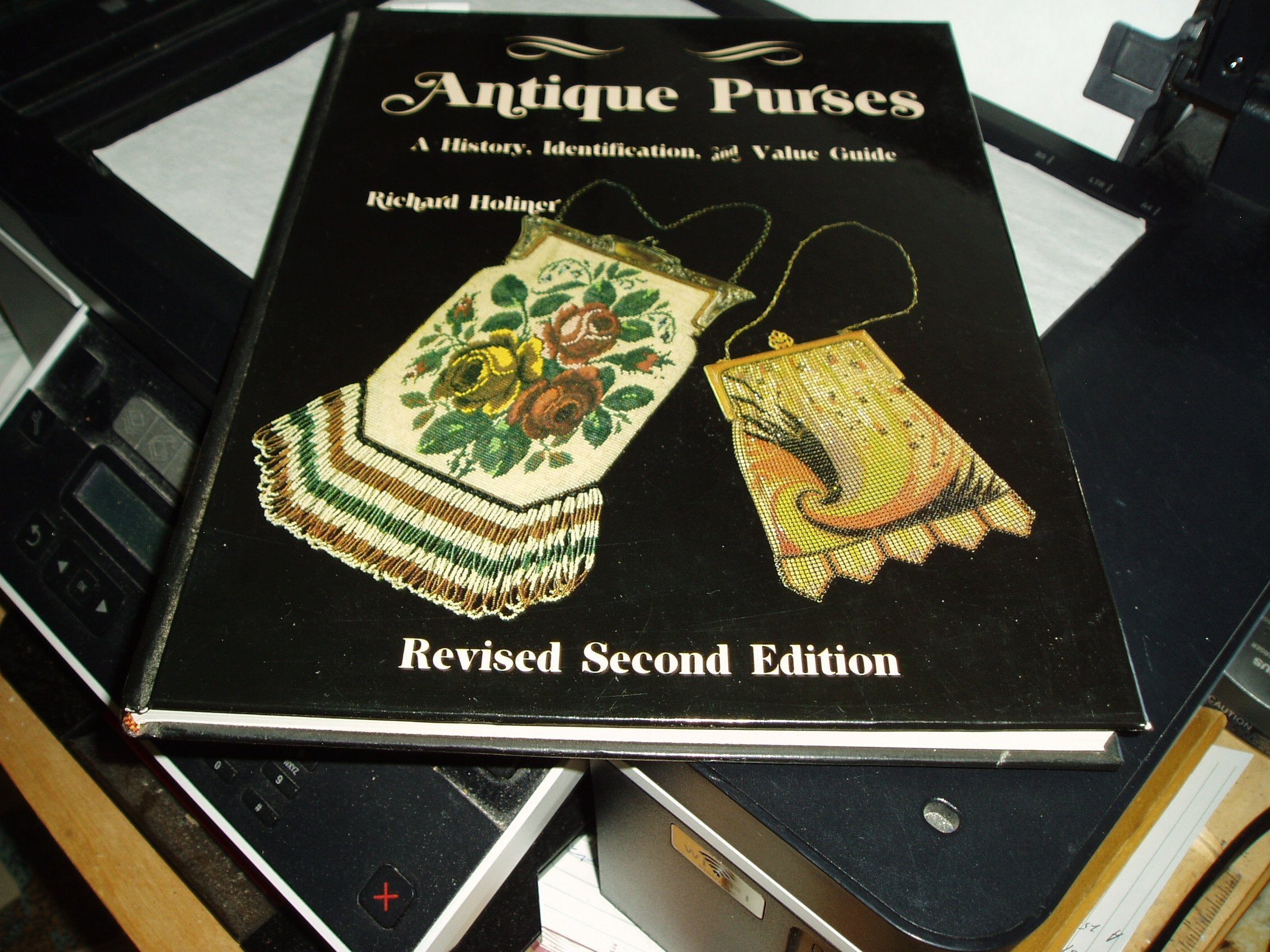 Antique Purses: A History, Identification and Value Guide