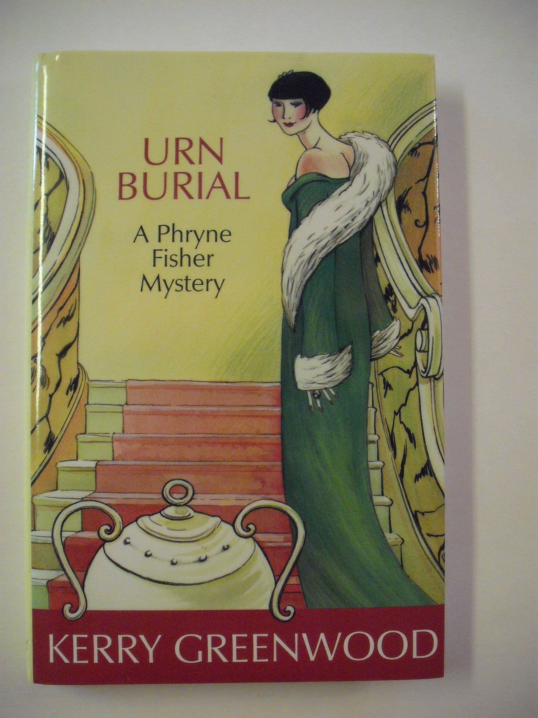 Urn Burial: A Phryne Fisher Mystery (Phryne Fisher Mysteries)