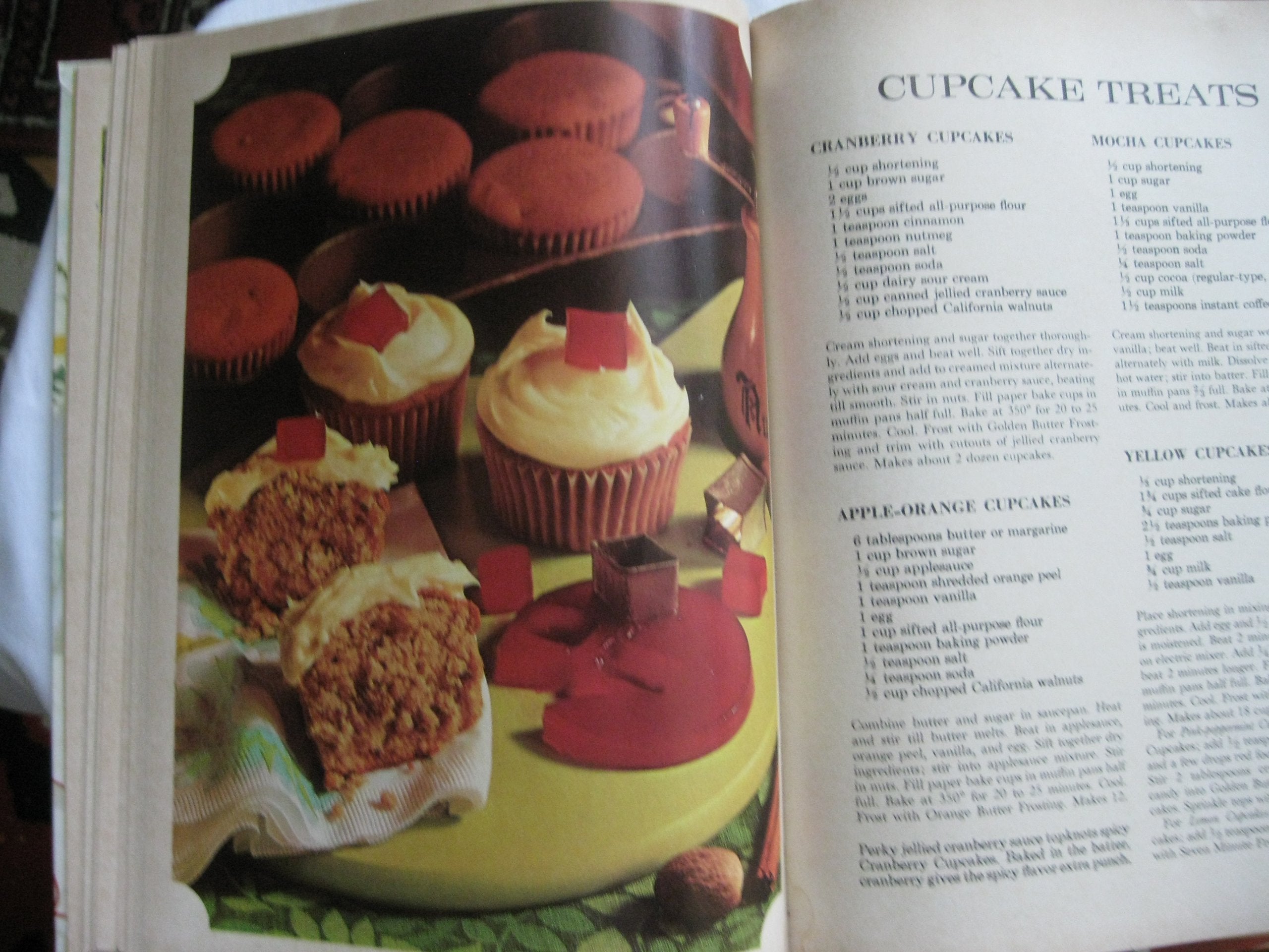 Better Homes and Gardens Pies and Cakes