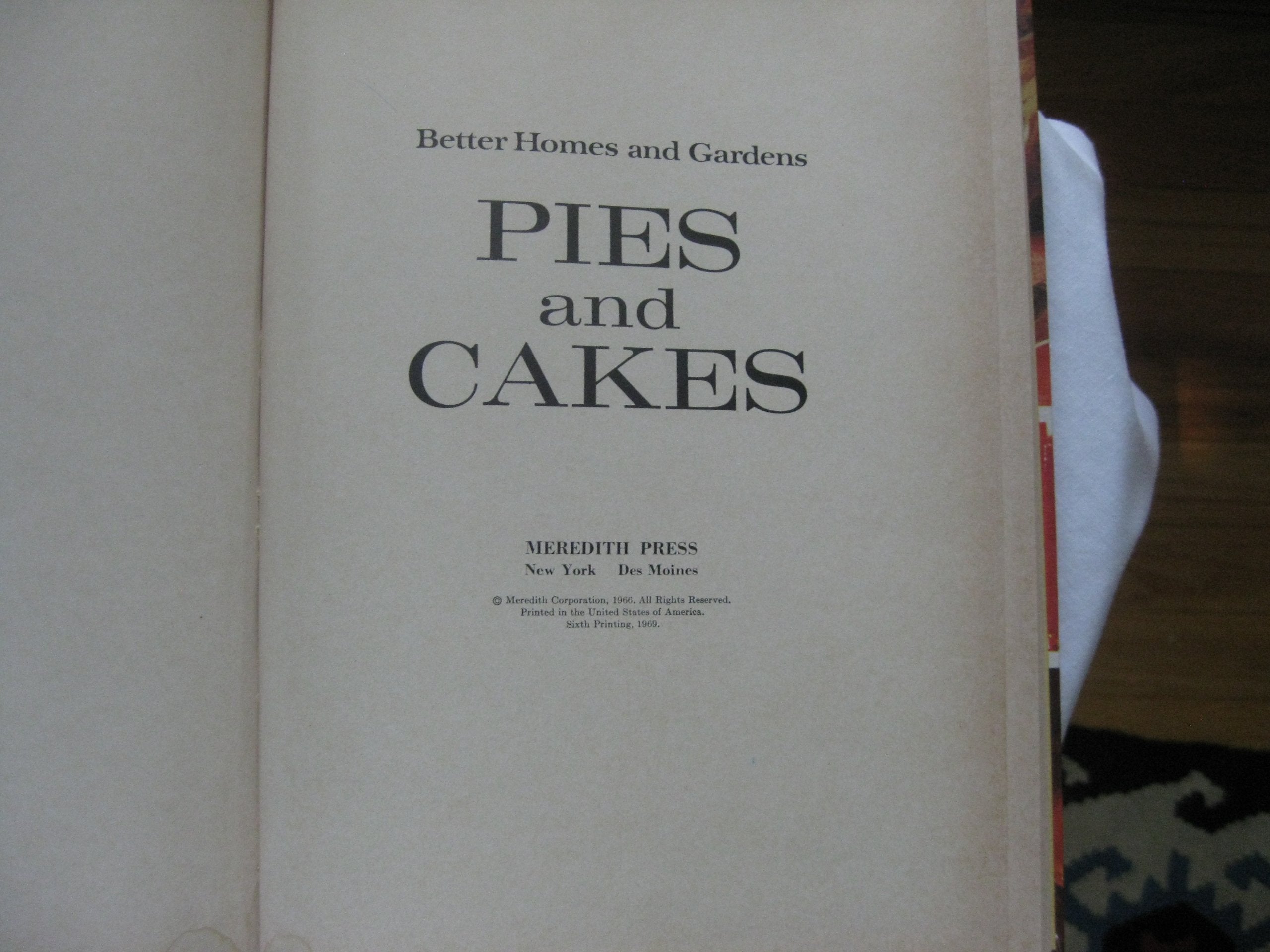 Better Homes and Gardens Pies and Cakes