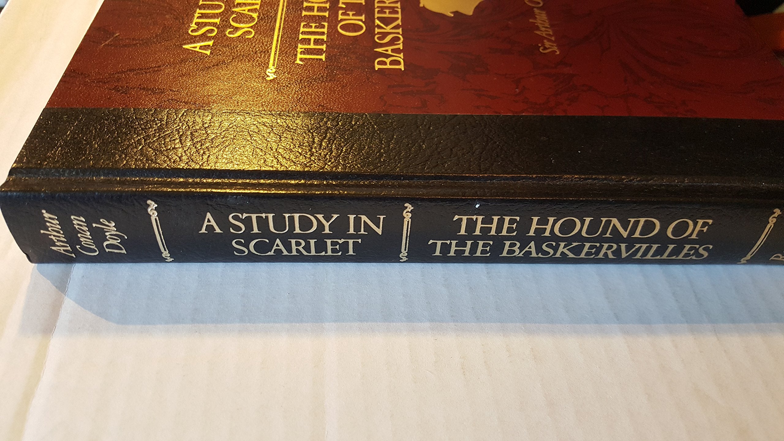 A Study in Scarlet & the Hound of the Baskervilles (The World's Best Reading)