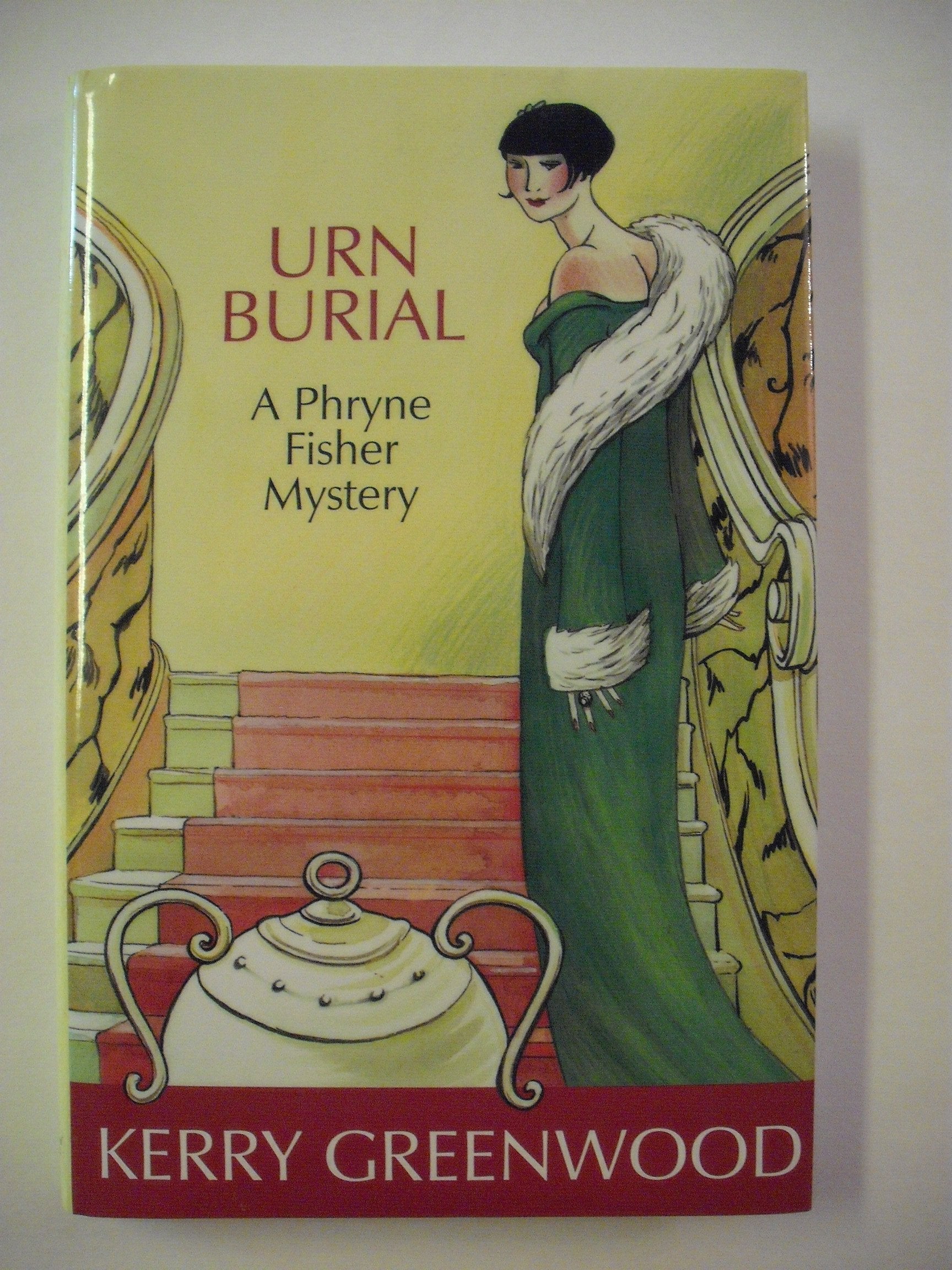Urn Burial: A Phryne Fisher Mystery (Phryne Fisher Mysteries)